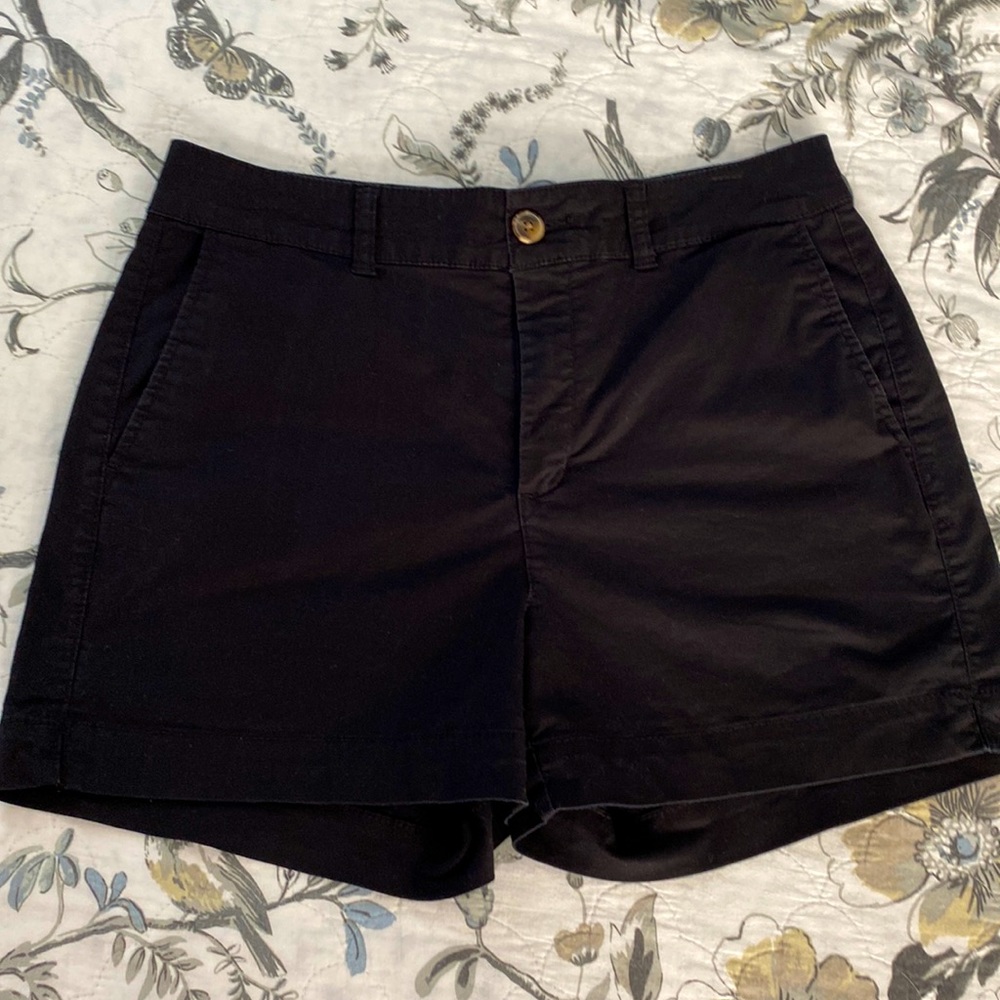 OLD NAVY SHORTS-Basic Black, Cotton Chino Style, Two Pocket Shorts in Size 6